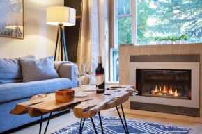 Newly Renovated Ski In Out w Pool 2 Hot Tubs Whistler